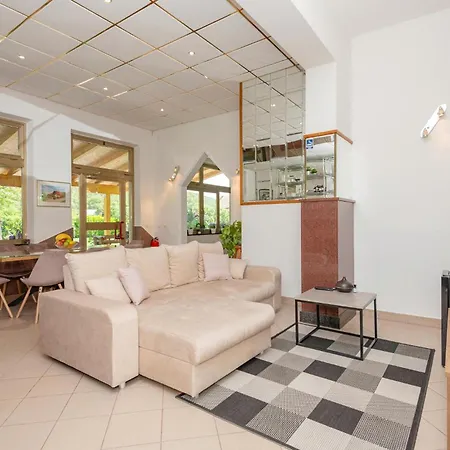 Holiday home Amazing In Glavina Donja With Kitchen